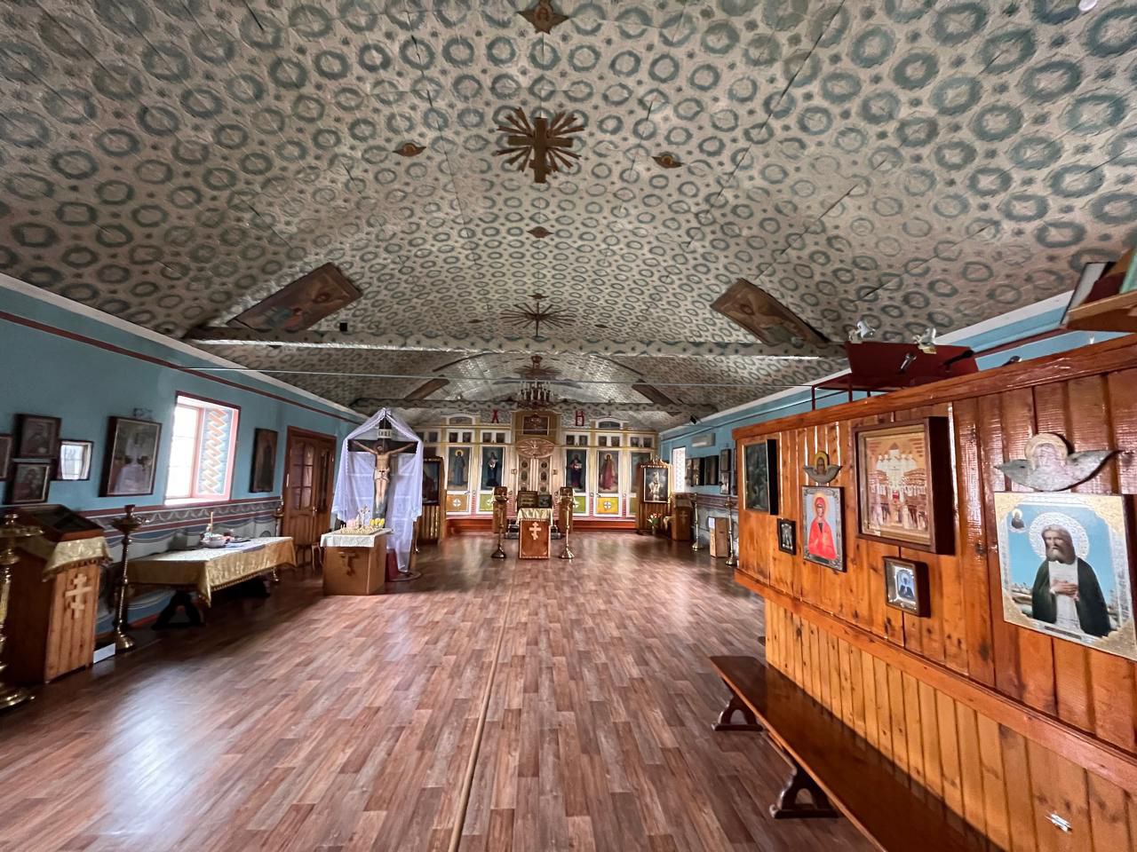 Внутри храма.jpg